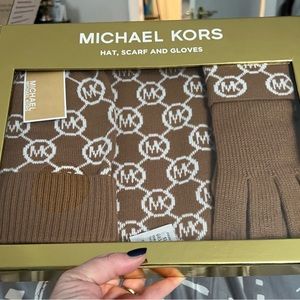 MICHAEL Michael Kors 3 pieces set hat scarf and gloves
